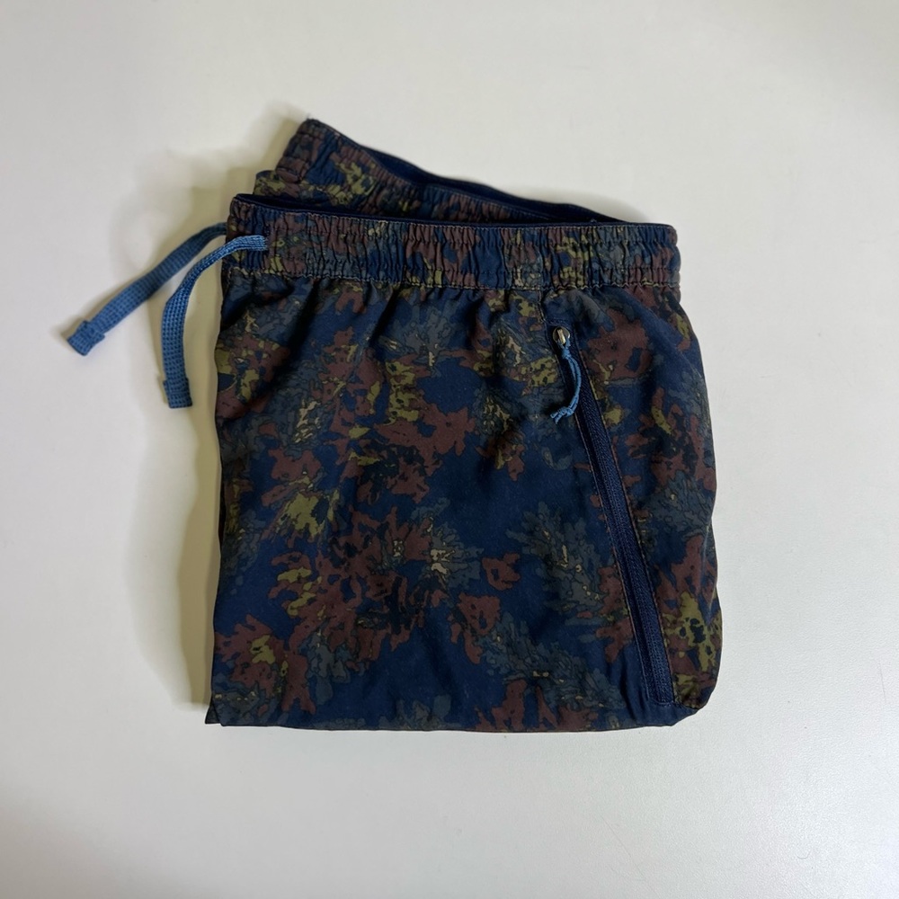 Patagonia Gray Patterned Shorts - Size Large - Picture 6 of 6